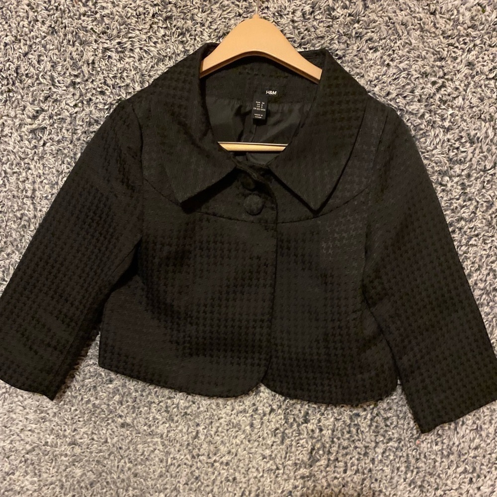 Women’s cropped Black Houndstooth H&M jacket /Carrier Blazer Size 6